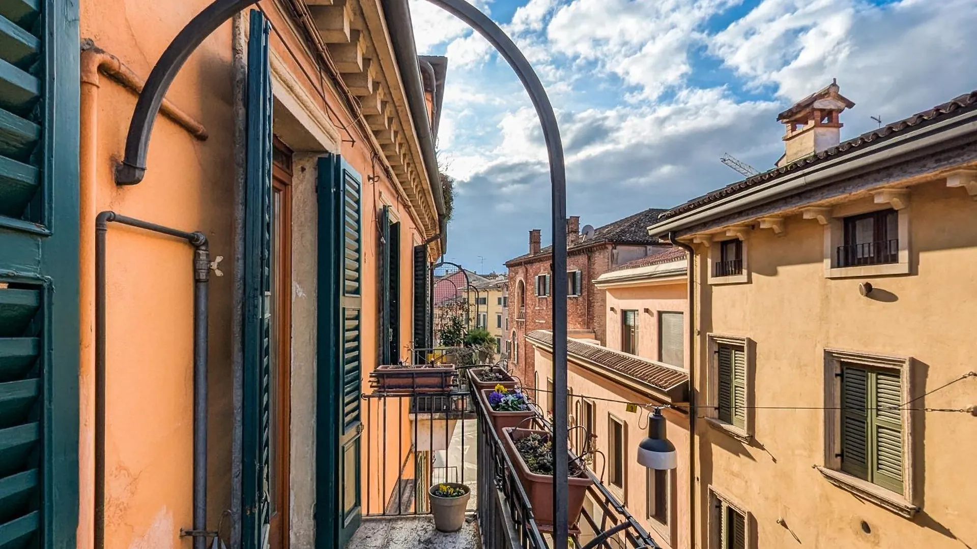 Flats4Rent Veronantica 0*, Verona Italien