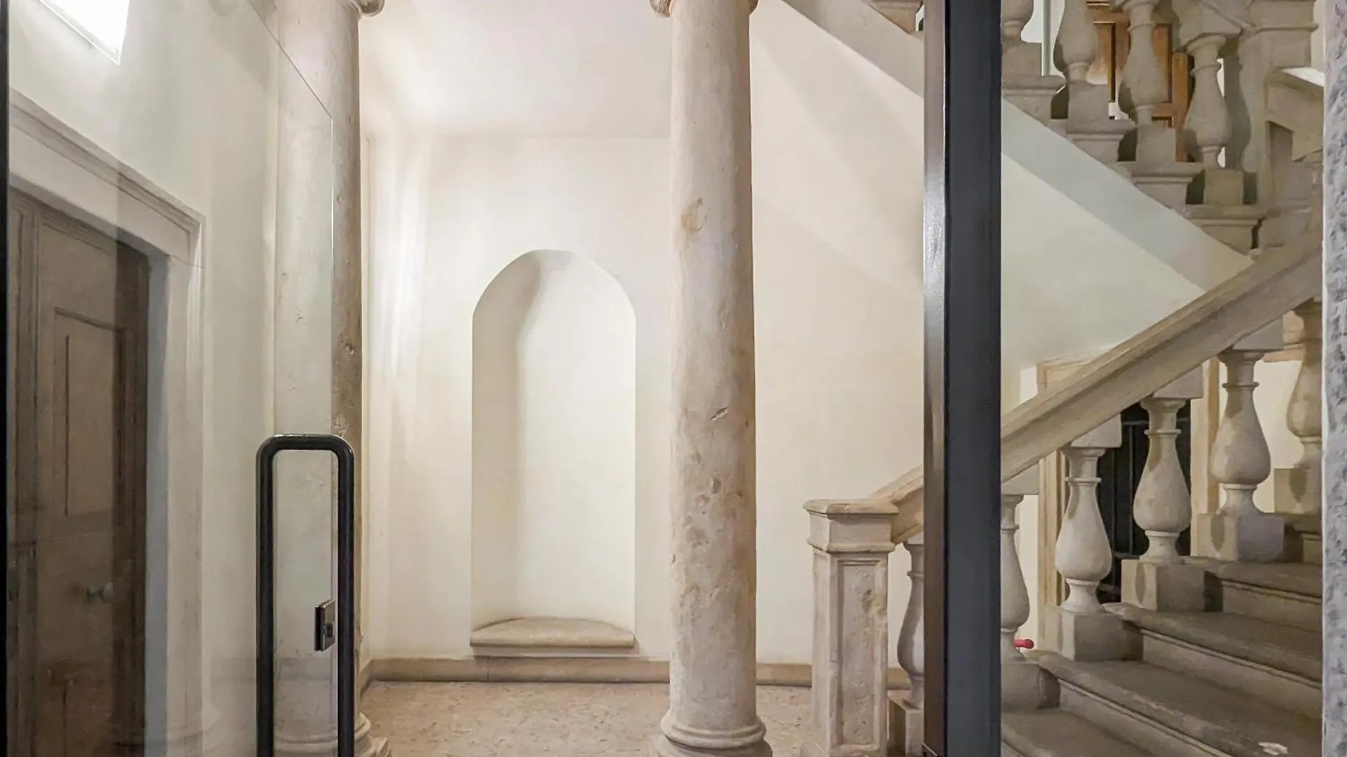 Flats4Rent Veronantica 0*, Verona